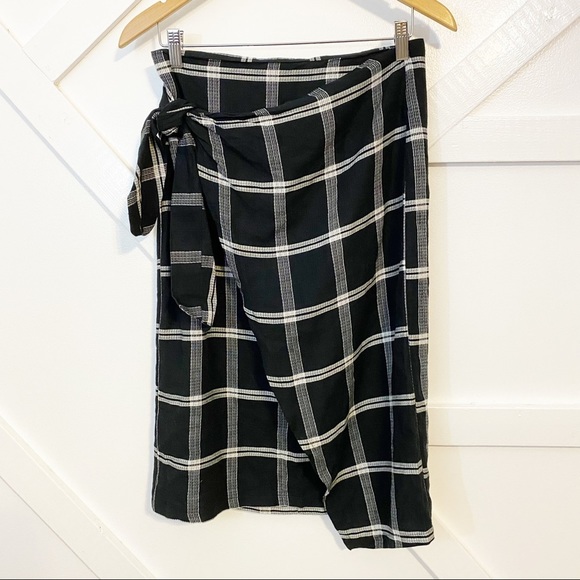Bershka Plaid Printed Tie Waist Faux Wrap Knee Length Skirt Black White Sz M - Picture 2 of 7